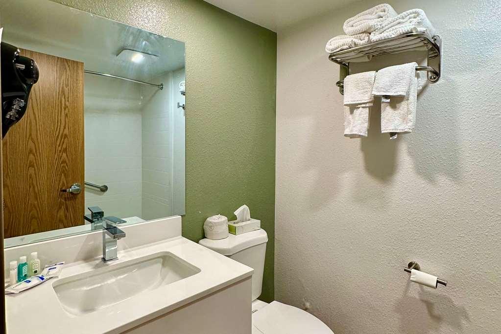 Quality Inn & Suites Albany Airport Latham Room photo