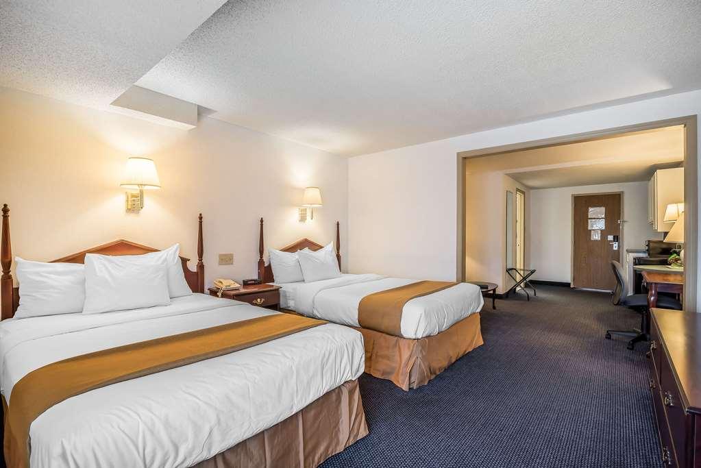 Quality Inn & Suites Albany Airport Latham Room photo